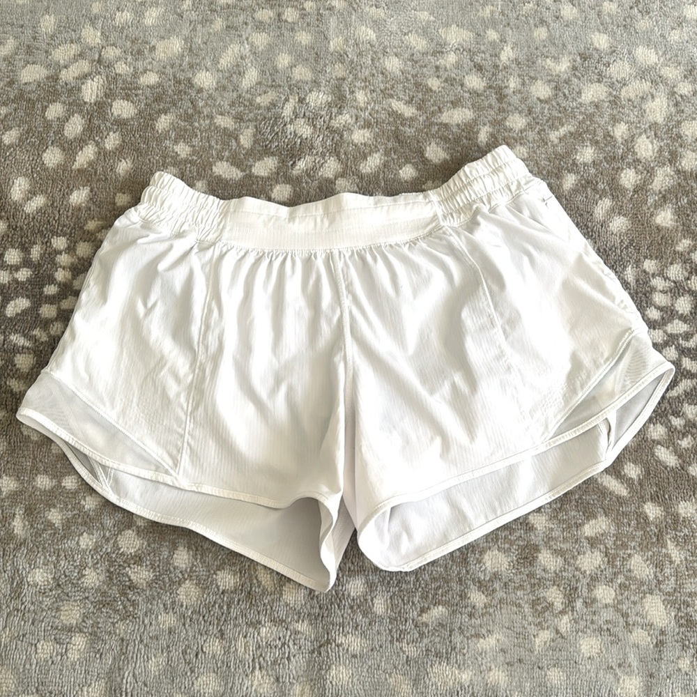 Lululemon HOTTY HOT low rise shorts